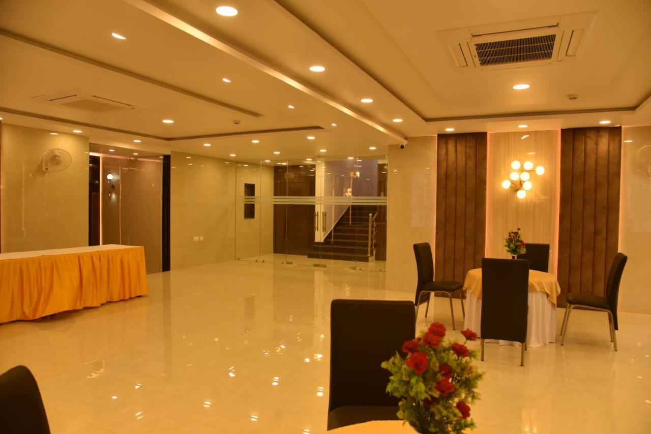 Nexus L In Charbagh Hotel