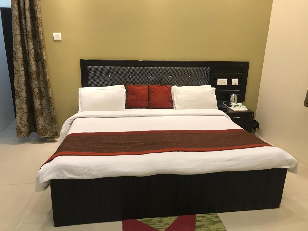 Nexus L In Charbagh 4*