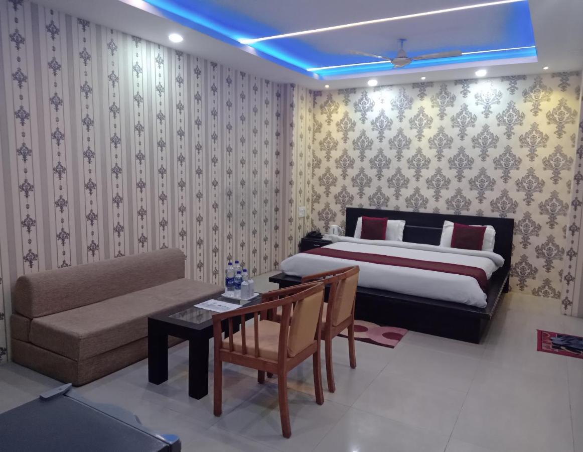 Nexus L In Charbagh Hotel 4*