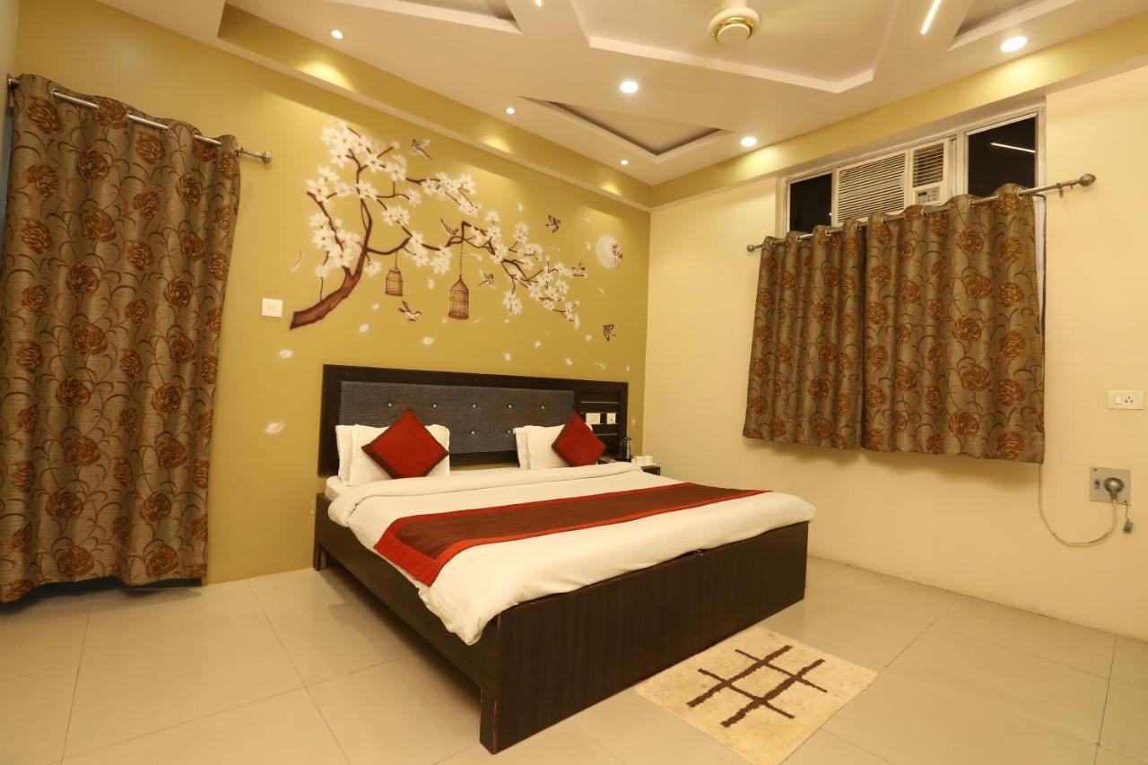 Nexus L In Charbagh 4*