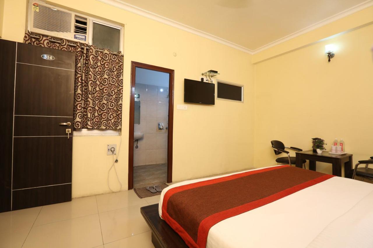 Nexus L In Charbagh Hotel