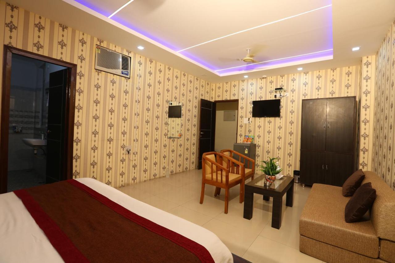 Nexus L In Charbagh Hotel