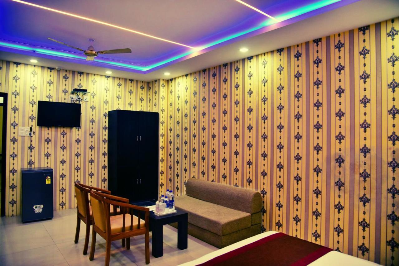 Nexus L In Charbagh Hotel