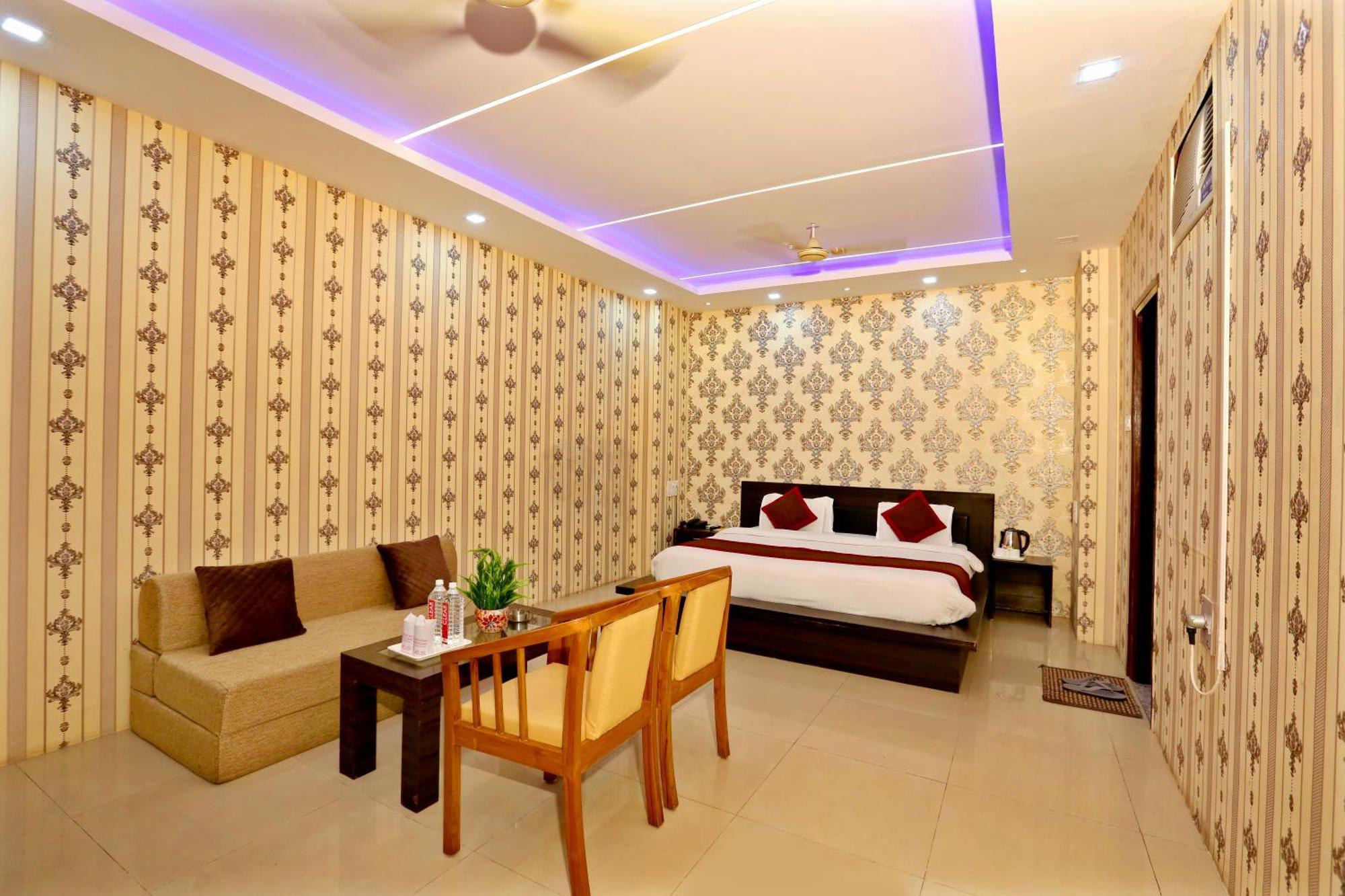 Nexus L In Charbagh Hotel