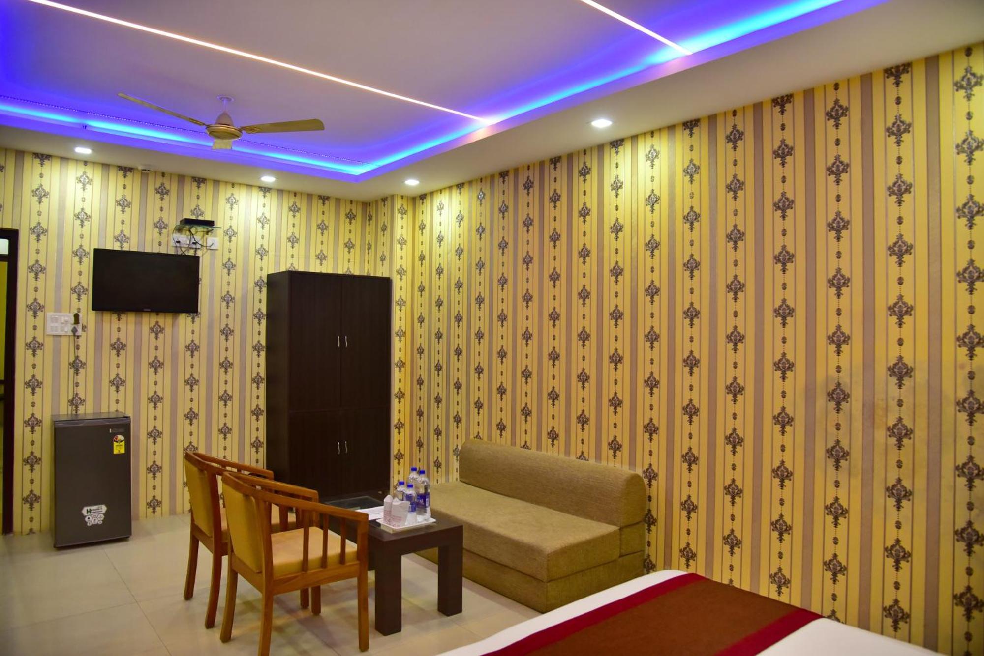 Hotel Nexus L In Charbagh 4*
