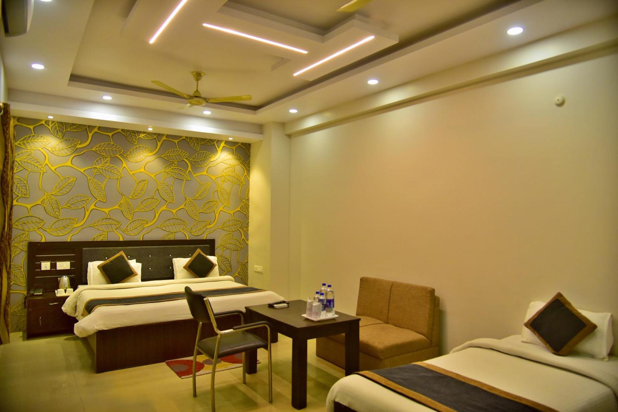 Nexus L In Charbagh 4*