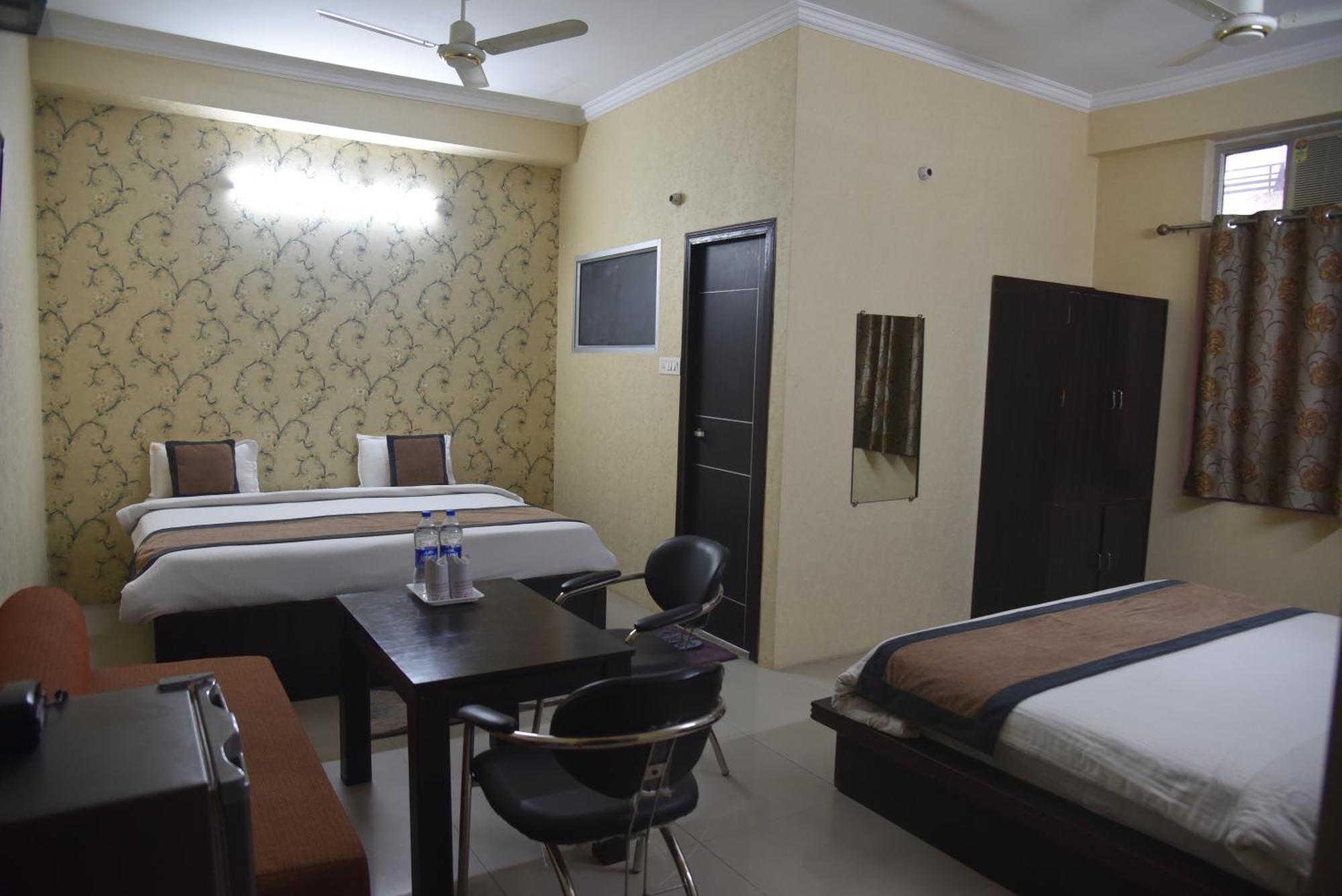 Nexus L In Charbagh Hotel 4*
